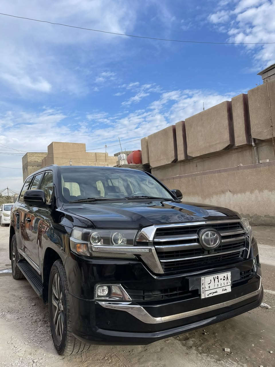 LAND CRUISEP
موديل 2017 بريم 
فول مواصفات
كفاله عامه فقط بلبنيد اربع اصابع كلش بسيط 
بانوراما 
انضمة قياده متعدده
لايت led زنون 
شاشه وسطيه 
تحكمات ستيرن وكشنات كهرباء 
وباقي مواصفات البريم معروفه 

رقم بغداد وأكاله تحويل 
السعر: 480$

مكان السياره بابل-قضاء القاسم 

للاستفسار ***********
