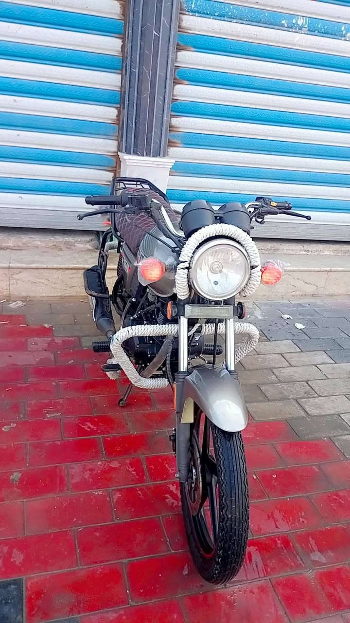 سلام عليكم شباب دراجه دايوان البيع موديل 2022 وراق اصولي مكفوله كفاله عامه سعر مليون و500 وبيه مجال مكان واسط كوت قضاء الحي رقم ***********
