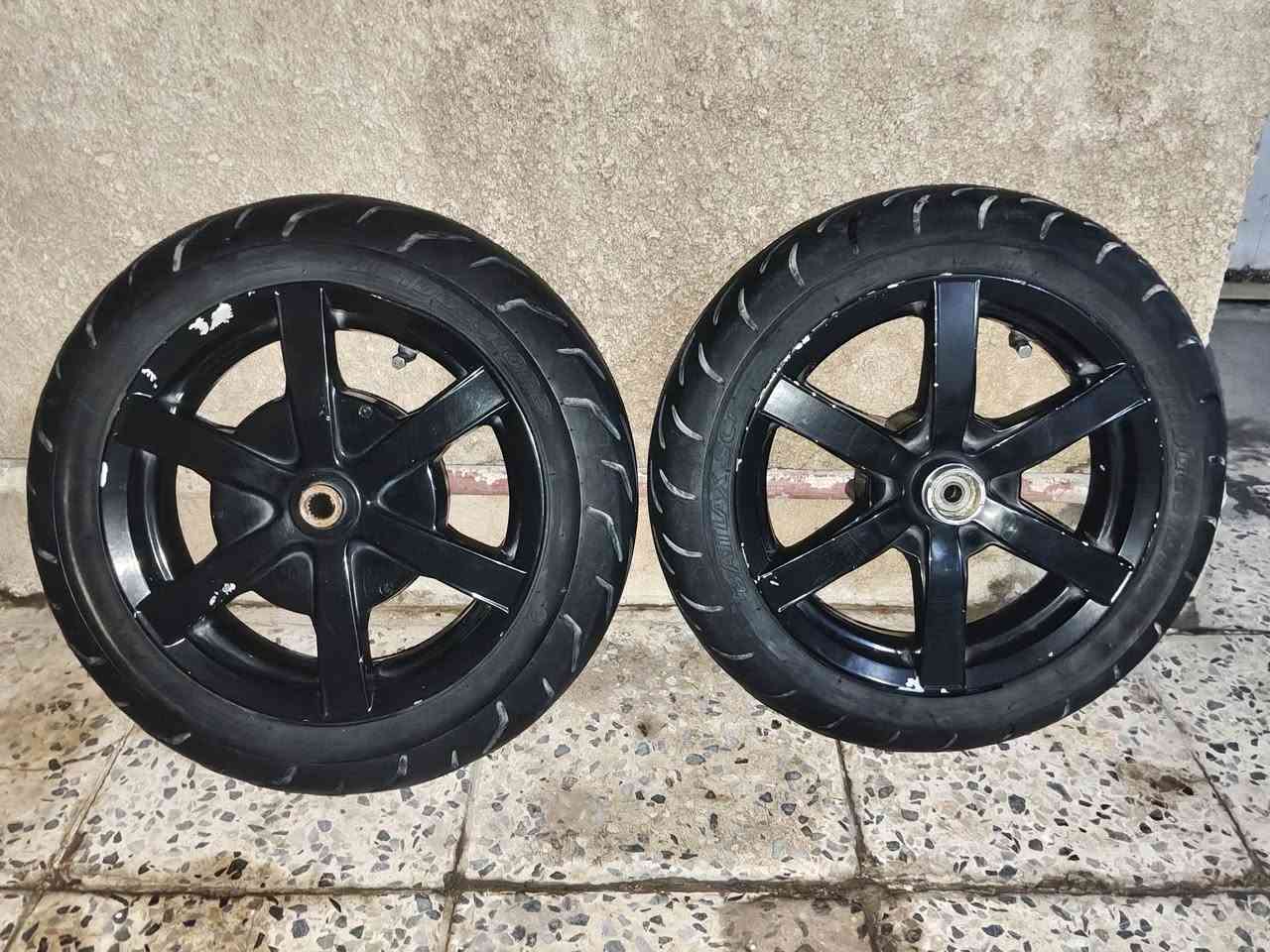 سلام عليكم شباب
عندي غراض دراجه سكنس فحل 
صلنصه كابريتر سعره20
صلنصه رياضيه سكنس نوزل سعره 75 مال رمبه
دبل إمامي رياضي سعره50
تاير ويل مال رمبه زوج إمامي وخلفي سعرهن125
شباب ملاحضه سعرهن ثابت
عنوان بغداد حي الجهاد
رقم/***********
