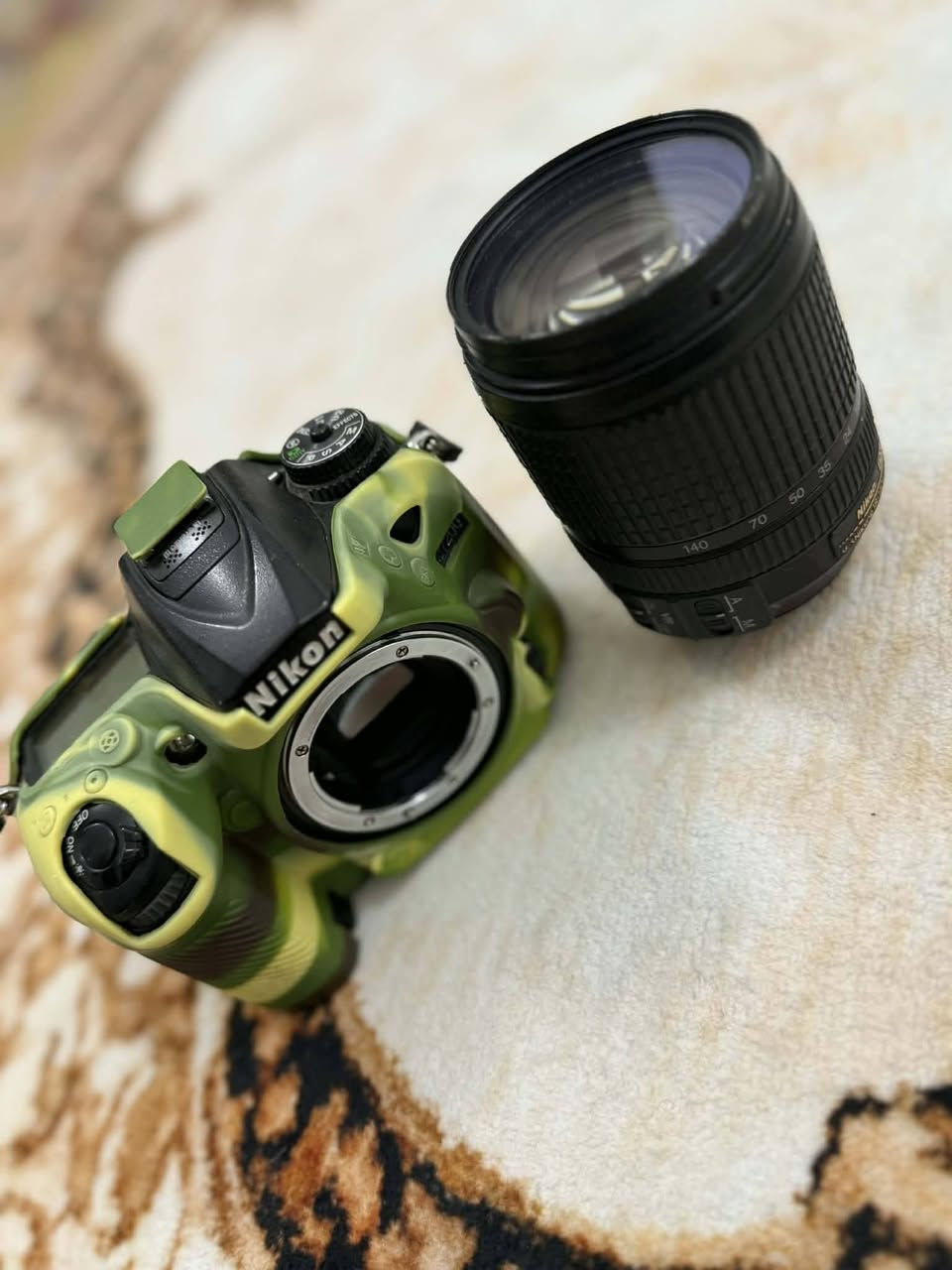 نيكون 7200
نضافه خير من الله شترهه 80٪ 
مكاني حله نادر الثانيه 
***********
سعر خاص وتدلل مارجعك
