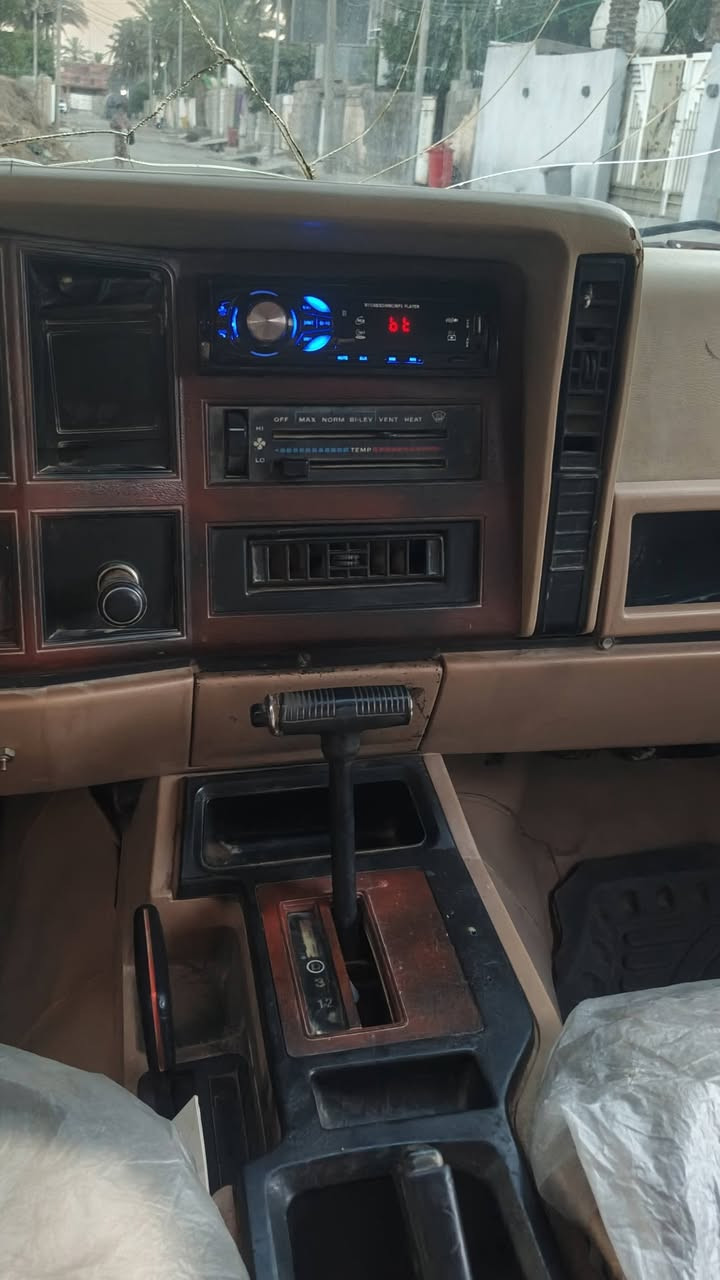سلام عليكم للبيع واذا اكو مراوس عادي جيب 1990 رقم بغداد دولي كهربائيات شغاله جام كهربائي محرك  6 سلندر بلادي  سياره كله بلاديه  للاستفسار ***********
