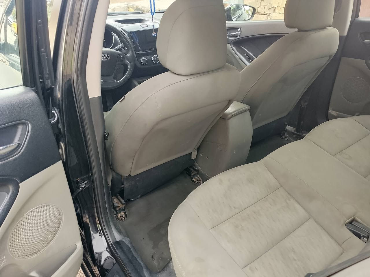 سلام عليكم كيا فورتي 2015 وارد امريكي بيه بنيد وجاملغات تعمير نفسهن معمرات تخم تاير ويل اسود كبات بلاد وبيه طخه موضحه بصوره جاملغ لامامي وبيه بلهلال خلفي نفس صفحه مال سايق
تبريد تدفه شغاله صدر 70 ب100 
‏‪***********‬‏ واتساب او تصال 
سياره بدلت بيها لاستيك قبق ولفات 
اخذتها بدون سونر من ولد صديق
