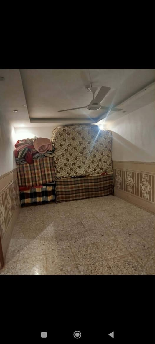 🏡 دار للبيع – 

الحلة  / الأكرمين قرب شارع أم البنين وقريب من الكراج الموحد 

📐 مساحة: 200م

📜 طابو صرف 

 – طابق واحد

🔸 المحتويات:
• غرفتين 🛏️ غرفة تحتوي على سويت 
• صالة 🛋️
• مطبخ حار وبارد  🍽️
• استقبال 👥
• صحيات عدد 3🚿
• بناء مرمم حديث ✔️
• كراج سيارة 
• حديقة 
🧱 ‏ 
للأستفسار عن السعر واي تفاصيل اخرى مراسلة الصفحة أو الاتصال على أرقام 
مكتب البيرق  للعقار 
***********
***********  ￼
