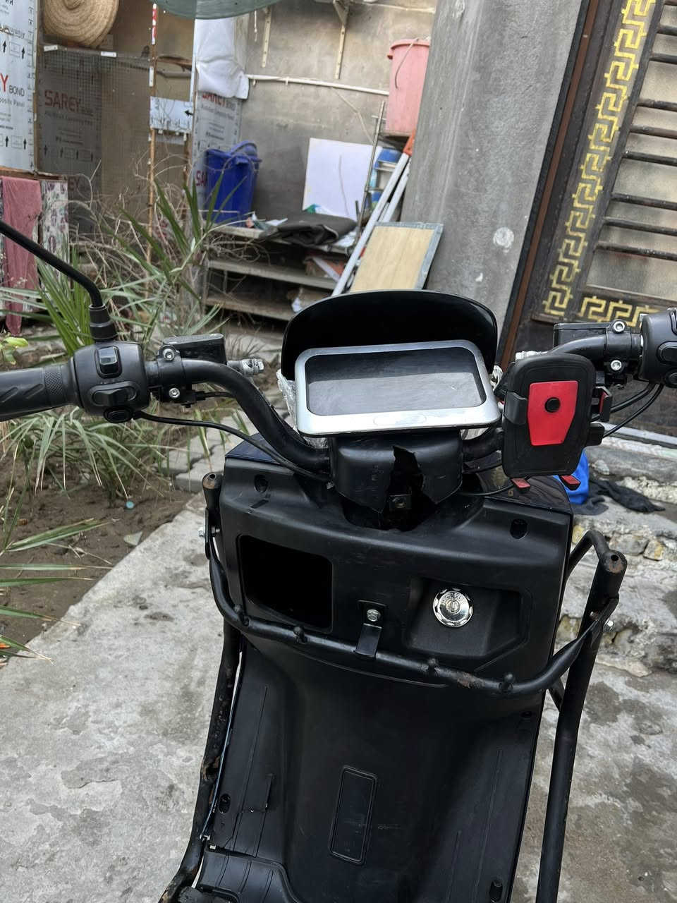 سلام عليكم دراجه شحن حجم لكبير هاي نضافتها وأي ستهلاك للملف أو للبطاريه ماكو فحص قبل البيع تمشيك اكثر من 40كيلو كهربائيات كلها شغاله  3سرعات بيها مكاني بصره شارع الوفود رقم الهاتف ***********
سعر ٦٠٠الف متوفر وتساب وتصال فقط
