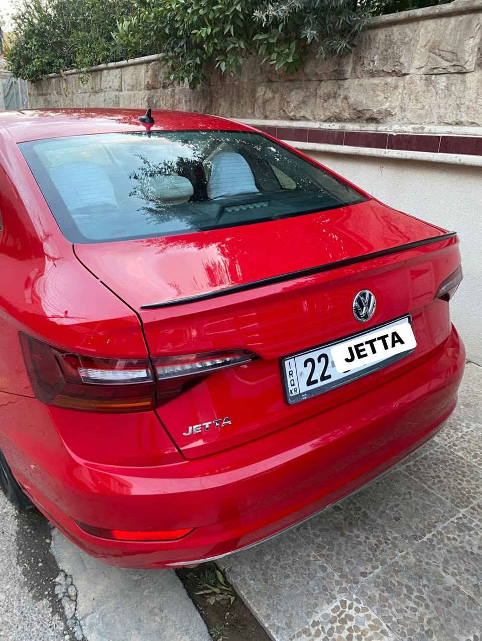 فولگسواكن جيتا فئة se المرغوب 
موديل 2019 وارد امريكي
ضرر خفيف تعديل بارد اصبعين خشم البنيد واصبعين من الچاملغ وباقي الغراض نفسه مشدود مال الشركة ايرباك سليم 
ماشية 74 الف 
بيها كلير من امريكا باب خلف السايق وچاملغ خلفي.

محرك وگير على وضع الشركة جديدة 
بنزين كله محسن ودهن اصلي

سيارة مال موظف مامتعوبة نهائيا 

رادار امامي خلفي + كاميرا خلفية + رادار جانبي (نقطة عمياء) + فول مواصفات الجيتا المعروفة - فقط بدون فتحة.
طحم تواير جديدة أوربي الاصلي باب اول مشدود 
سيارة بعدها بريحة الشركة 
سيارة ترايها طبة لاستيك يجنن 
اسپيرها منازل 
فراشها على وضع الوكالة جديدة لوك 
صور امريكا مرفق بلمنشور 
السعر 135 وبيها مجال للطيبين 
للاستفسار يرجى التواصل مع الرقم ***********
