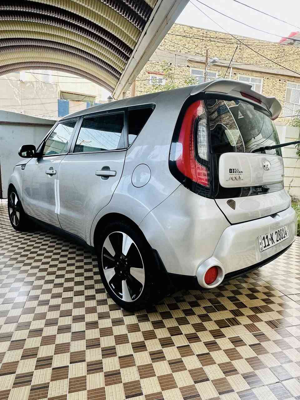 السلام عليكم
كيا صول 2014 رقم بغداد بأسمي
حادثه بنيد وجاملغ
وحاليا بيه قطع صبغ ابيع حزام علمود ما اتعبك
السياره فول الفول للاخير بانوراما /كشن جلد/ كشن كهرباء
ويل كب كروم مع تخم تاير /شاشه جبيره /لد خلفي
مكينه 2000
السياره جاهزه من كلشي 
السعر 98 وبيه مجال
مكان السياره بابل/ مركز المدينه
***********
