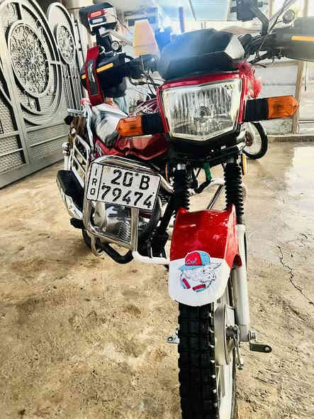 سلام عليكم شباب دراجه للبيع السعر ١٧٠٠ وبيهه مجال شي قليل رقم وسنويه شرط تحويل هذا رقمي *********** الشراي يتصل
