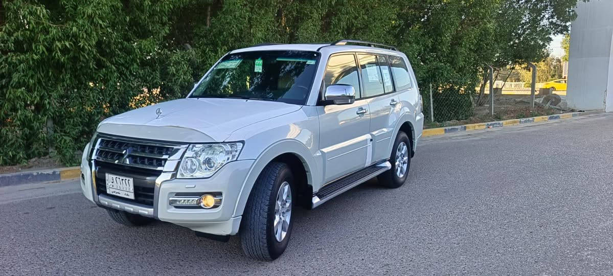 السلام عليكم للبيع باجيرو حبتور فول مواصفات 1/1
الموديل 2015 
رقم بغداد 
لون ابيض صدفي 
6 سلندر 
7 راكب 
دمام خلفي كشنات جلد + كهرباء والخ.......
السياره جديده مكفوله من الصبغ والبارد والتبديل ومكفوله حتى من الشخط 
السعر 190 وبيه مجال 
مكان السياره بابل / ***********
