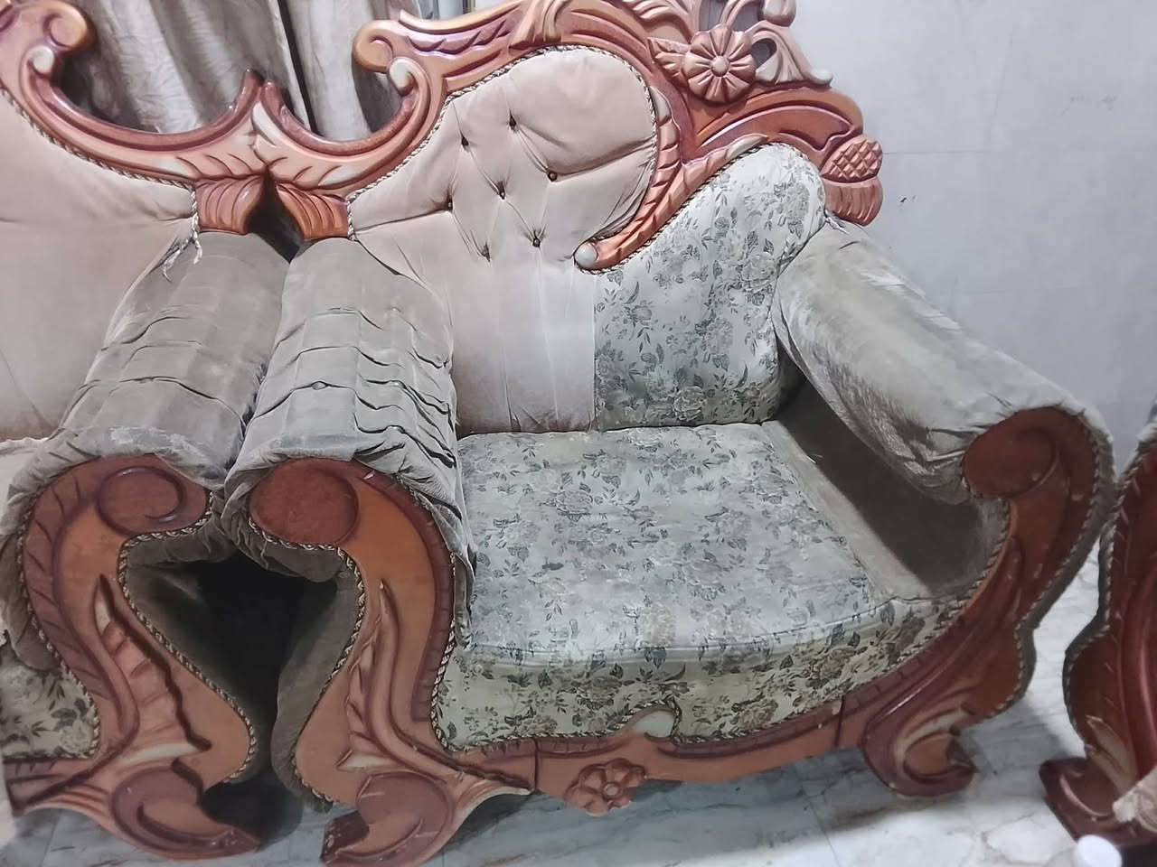 سلام عليكم تخم للبيع سعر 50 وعندي بلازمه مستخدمه قليل جديده بل كارتونه 6 ايام مستخدمه سعر 200 انترنيت مكاني بغداد الزعفرانية الجواهري *********** واتساب

