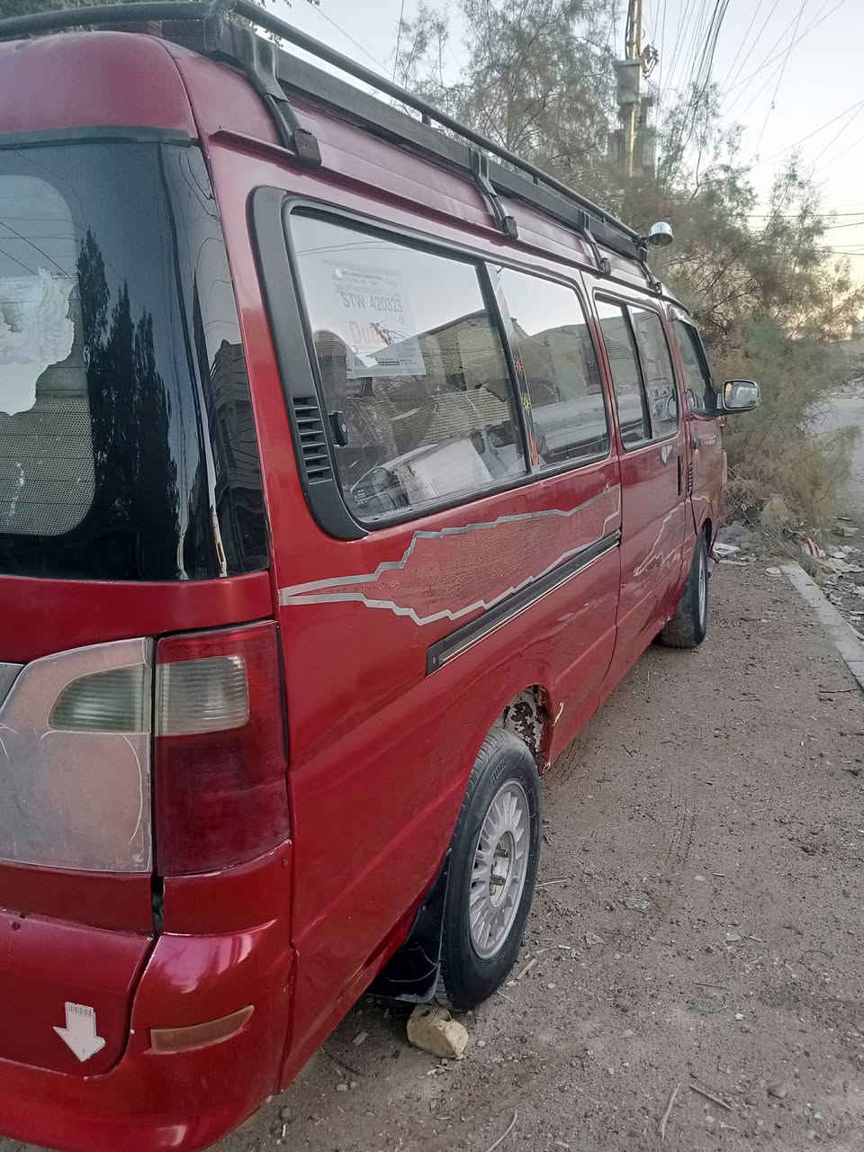 السلام عليكم للبيع سياره فوتون موديل عشره رقم بغداد صدامي سياره محركها ثري واي بيه بدايه رنكات كابريتر وغراضها القديمه من نوزلات جدد ودكشنات الحار والبارد وضفيره محرك جديده والعقل والمجول والفيتبم كلهن موجودات سياره عليها غرامات ٣٠٠ وضريبه ٣٠٠ هيئه مصفره السعر ٤٥ ينزل منها الغرامات والضريبه مكانها بغداد سريع 
حي العامل بالقرب من معمل الغاز .رقم الهاتف *********** ويوجد واتساب على نفس الرقم
