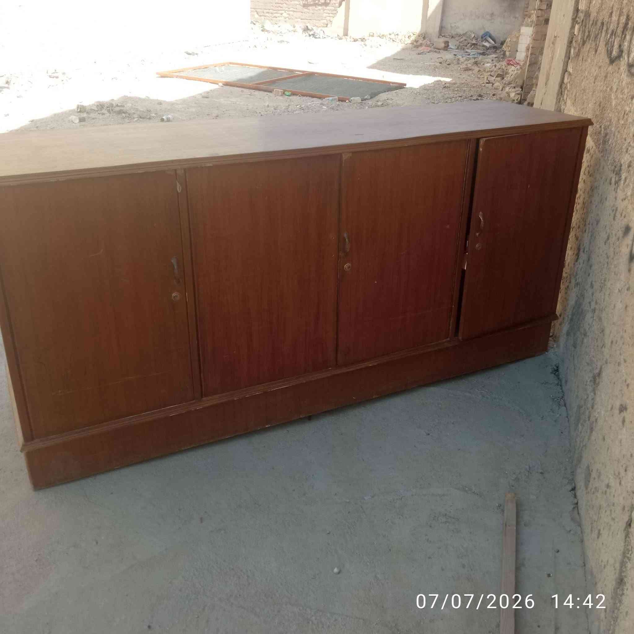 سلام عليكم..
بوفية للبيع 75الف وبيه مجال بسيط
***********
