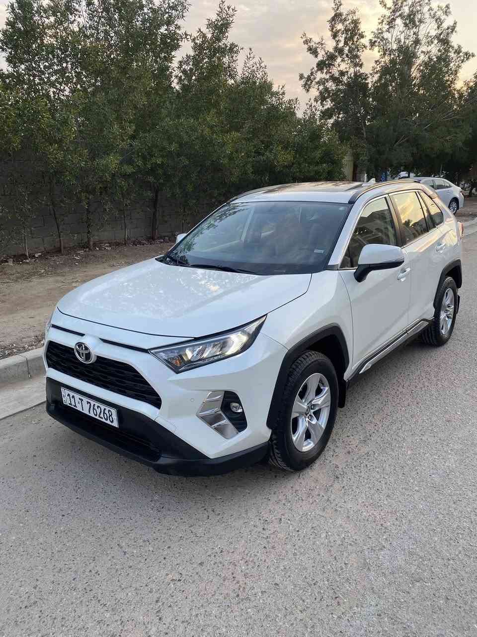 راف فور 2020 بانزين شركة ساز  فول مواصفات للبيع
السيارة رقم بغداد الجديد باسمي هزة وسنوية لحد 2031 جديدة ثاني يوم تحويل
السيارة نضيفة كلش  ماشية 100000 كم على ايد وحدة من الزيرو لحد الان 

بيها صبغ جاملغ امامي ايمن بدون دواخل وبدون فتح وبيها رصعات حالوب كم وحدة والباقي كلة كفالة من الفتح والبارد والصبغ والتبديل وكير ومحرك كفالة

وصيانتها كلها بالشركة من الزيرو لحد الان
مواصفات السيارة
مكينة 2500 بانزين
فور ويل درايف
بصمة وتشغيل عن بعد بلادي
فتحة سقف
شاشة اصلية ام الدعاء وكاميرا واريل نفكيشن
ست وضعيات قيادة
مري شفط واشاير بالمري
ترحيب عن الاقتراب
حساس ضغط الاطارات
هاندبريك بصمة واوتو هولد
مراة وسطية عاكسة للضوء
دوسات نيكل ضوئية بلادية
تبريد بيانو ومناخ منفصل وقطعتين تبريد
شاحن لاسلكي وايرلس 
لد نهاري
لايت زينون بلادي عالي وناصي وبلوجكتر
بكلايت لد
خمسة ويلكب 
داخل مخمل بعدة جديد ع وضع الشركة
ارضيات بلادية وعدة كاملة
بصمات ثنين وياها
السيارة متحتاج مصرف لان جديدة وداخلة صيانة دهن وفلاتر وفحص كامل بالشركة وتخم تاير اصلي وباتري جديد

مكان السيارة بغداد شارع فلسطين

السعر 22800$ يعني 228 ورقة وبيها مجال

تليفون *********** وبي واتساب انصل وتدلل
