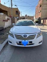 سيارة كامري موديل 2010 محدث 11 السياره نضيفه بدون صبغ حادث الجاملغ الخ...