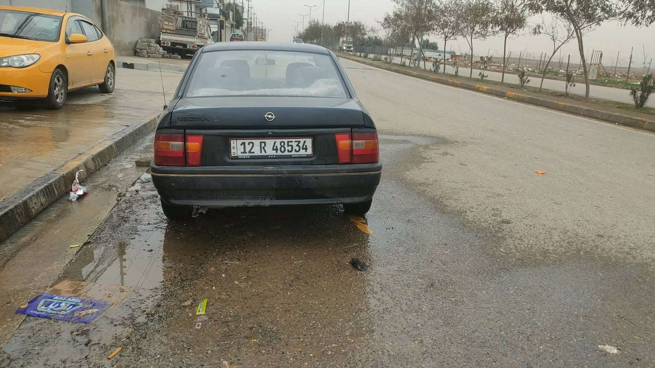 السلام عليكم فكترا موديل 92/حجم 16،سنويتها ل 2030/ هزه ورقم جدد شرط التحويل ول وكالة من الشرعي كابون بانزين موجود كير مكينة شرط مكينة مال گصة طخم تواير جديد طخم ورا وگدام مفتوحات كهربائياتها كلها شغاله سيارة مطوزه جميلة شرط بلا ضرر العنوان جانب الايمن /***********
