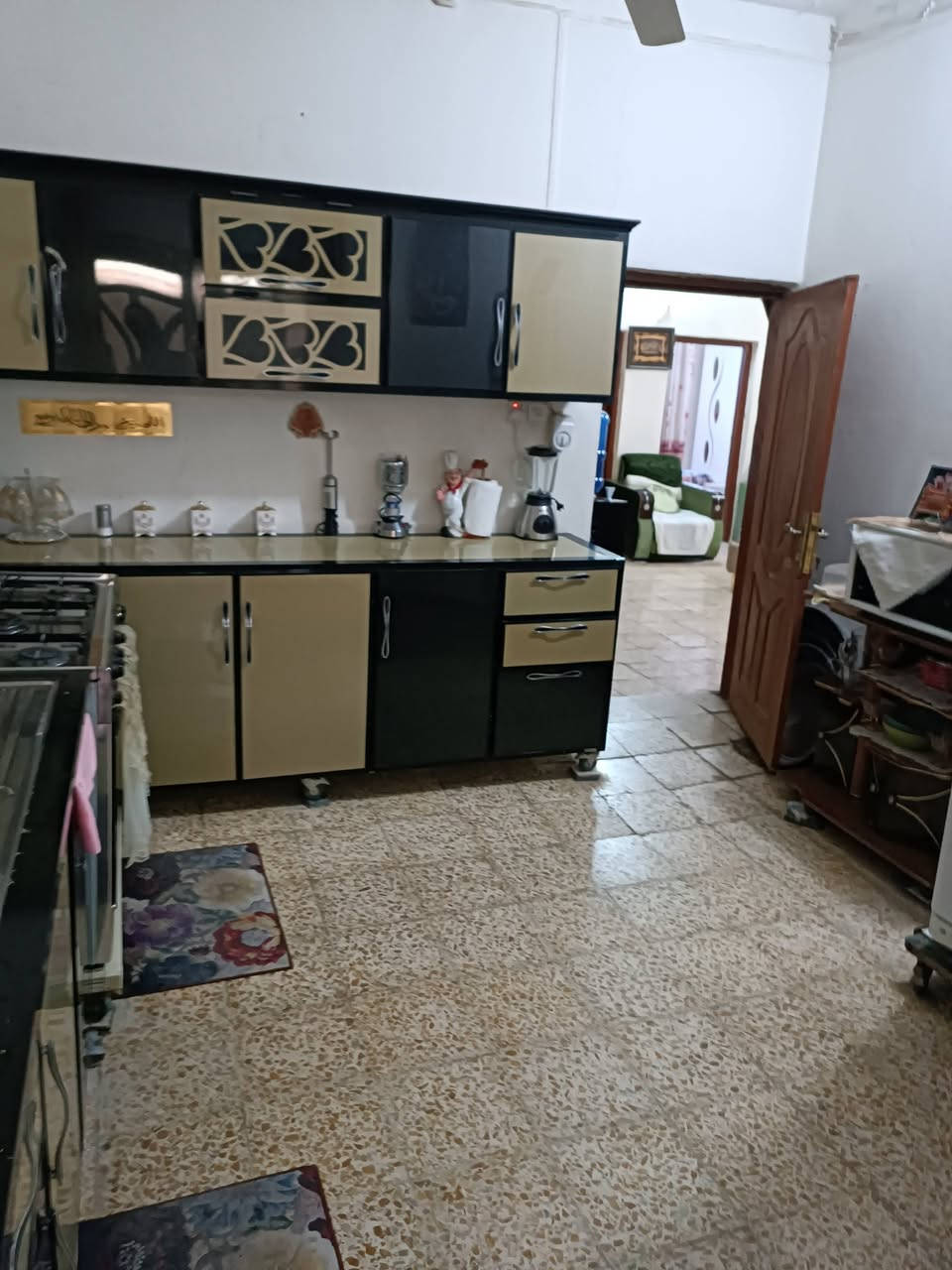 الدار للبيع حي الجامعه شارع اسوت مقابيل التانكي ٢٠٠متر الاتصال على الرقم
***********
