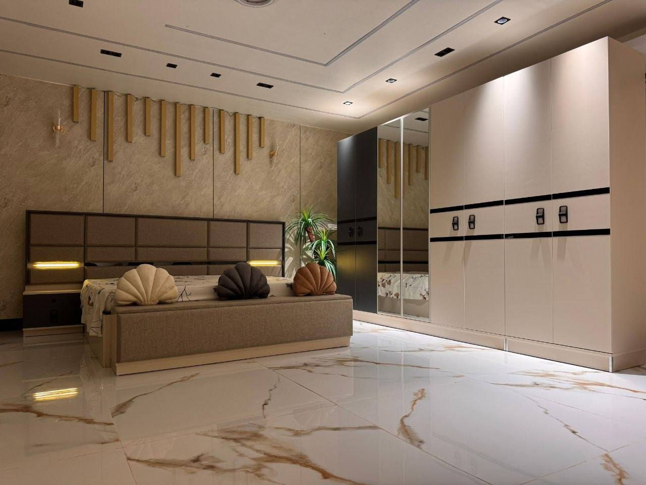 *موديل           ستيلا        الكريمي*

*10 قطع             كنتور ملحق 320*

❇️ قياسات ضخمه 
❇️ ميز تواليت عملاق
❇️ اللون الجديد المتميز 
❇️ السرير والشازلونه مخزن
⭕️ زجاج مطلي   و   *مطّرش*

❇️ إناره بالكومديات   *LID* ✨✨✨

❇️ المصنع الأصلي 
❇️ برغي حديد 

للحجز والاستفسار يرجى مراسلتنا عبر الصفحة 
متوفر توصيل جميع المحافظات


**إذا كنت صاحب هذا الإعلان وتريد حذفه لأي سبب، رجاءا أرسل رسالة إلى الدعم الفني**