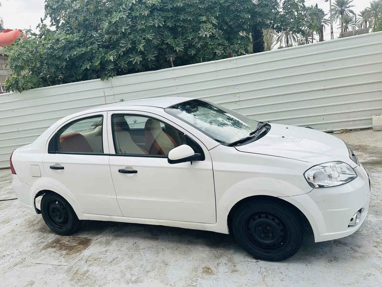 السلام عليكم افيو 2009 جاهزة من كلشي محرك 1600  بيه قطعة اثر ضربة دراجة جاملغ خلفي وباقي مكفول سنوية جديدة 2030 هزة كاملة  السعر 64 للستفسار ***********
مكان سيارة حله ابي غرق
