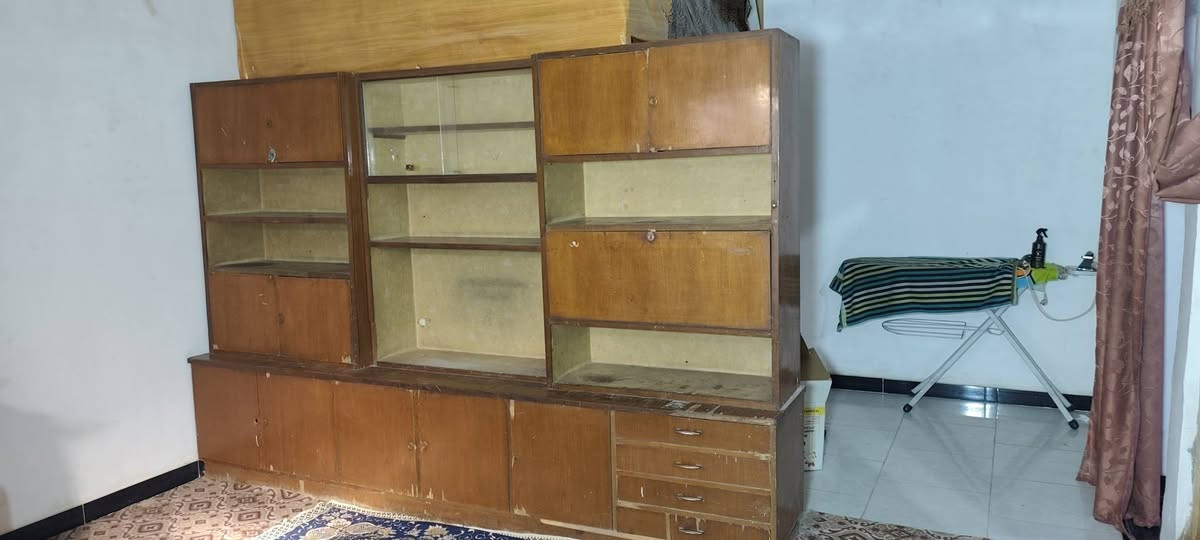 معرظ مستعمل بحاله جيده يحتاجله صبغ وقفالات للبيبان السعر ٧٥ البصره شط العرب
***********
