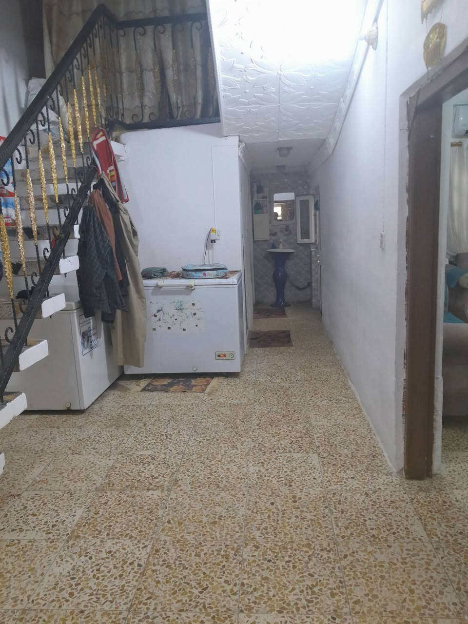 للبيع بيت ١٠٠ متر طريق طوريج كربلاء قرب مدينه الزائرين قرب جامعة كربلاء عامود ١٣٢ الاتصال ***********كافه الخدمات موجوده وطني مولد ذهبي انترنيت مدارس
