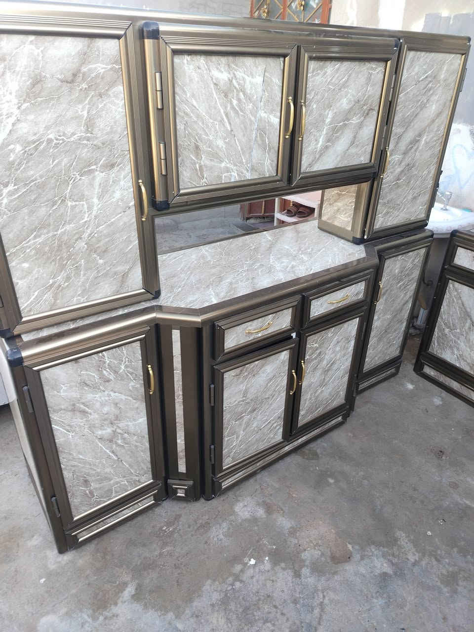 كاونتر الألمنيوم تركي درجة أولى مترين السعر 300 للتواصل ***********
