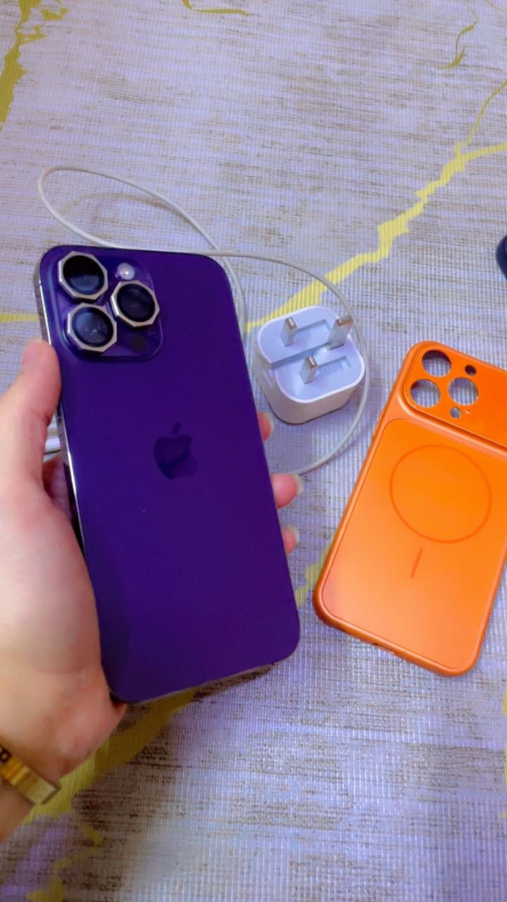 سلام عليكم 14برو ماكس شرق اوسط ماستر  الموبيل نضيف زلغ مابي فقط هاي البشاشه مادخل تصليح ذكره 256البطاريه 84ملحقات شاحنه وكيبل ***********بغداد مدينه سعره 750وبي مجال
