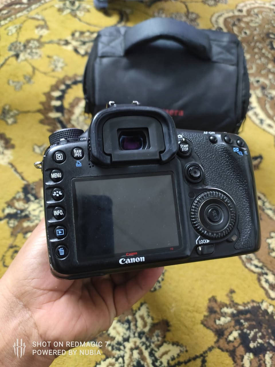 السلام عليكم شباب كامرت كانون 7dمارك1 مع عدسه 75-300 للبيع او مراوس بحسن منها شعندك نزل


**إذا كنت صاحب هذا الإعلان وتريد حذفه لأي سبب، رجاءا أرسل رسالة إلى الدعم الفني**