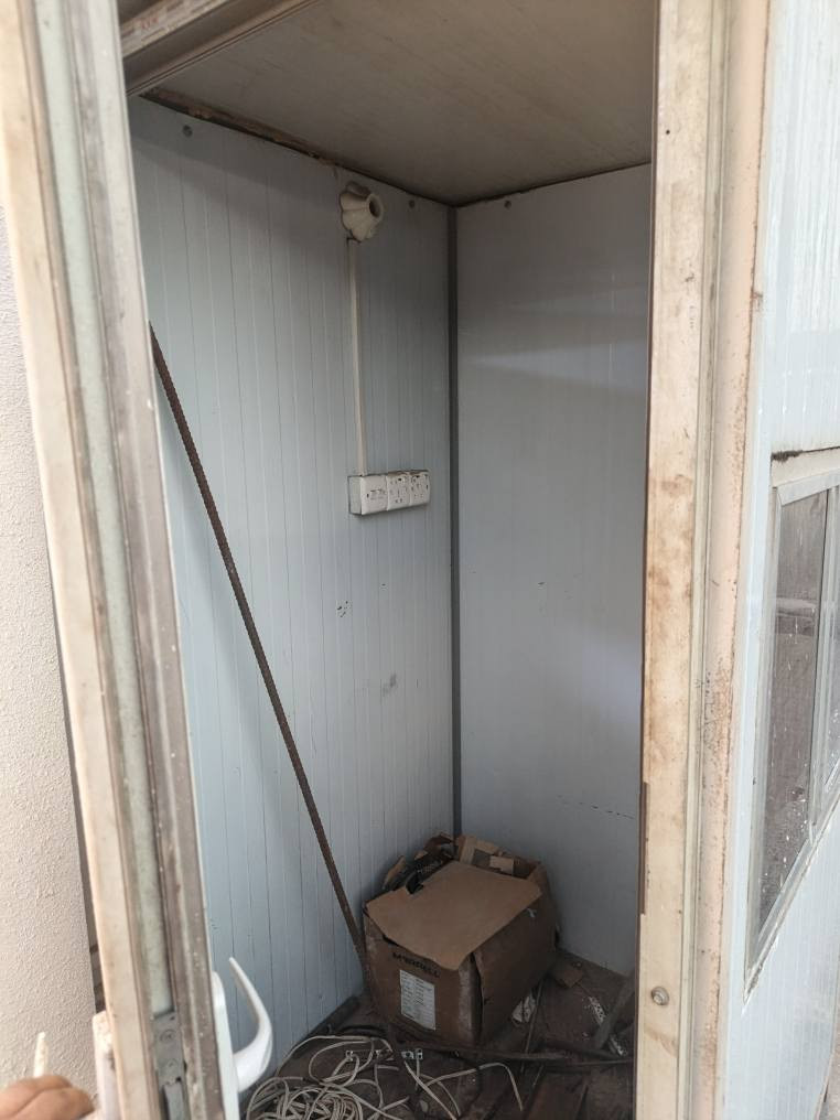 كرفان للبيع  سعر 200 وبي مجال *********** البصرة, العراق
