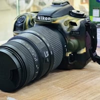 نيكون ٧٥٠٠ • عدسة ٧٠-٣٠٠ • ملحقات كاملة