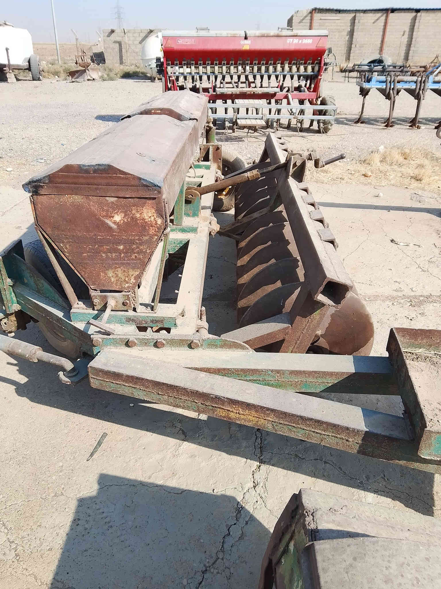 دسك عشره صاج جاهز للعمل عمل موصل السعر2250 مليونين وربع موصل الحمدانية الاستفسار اتصل على الرقم ***********
