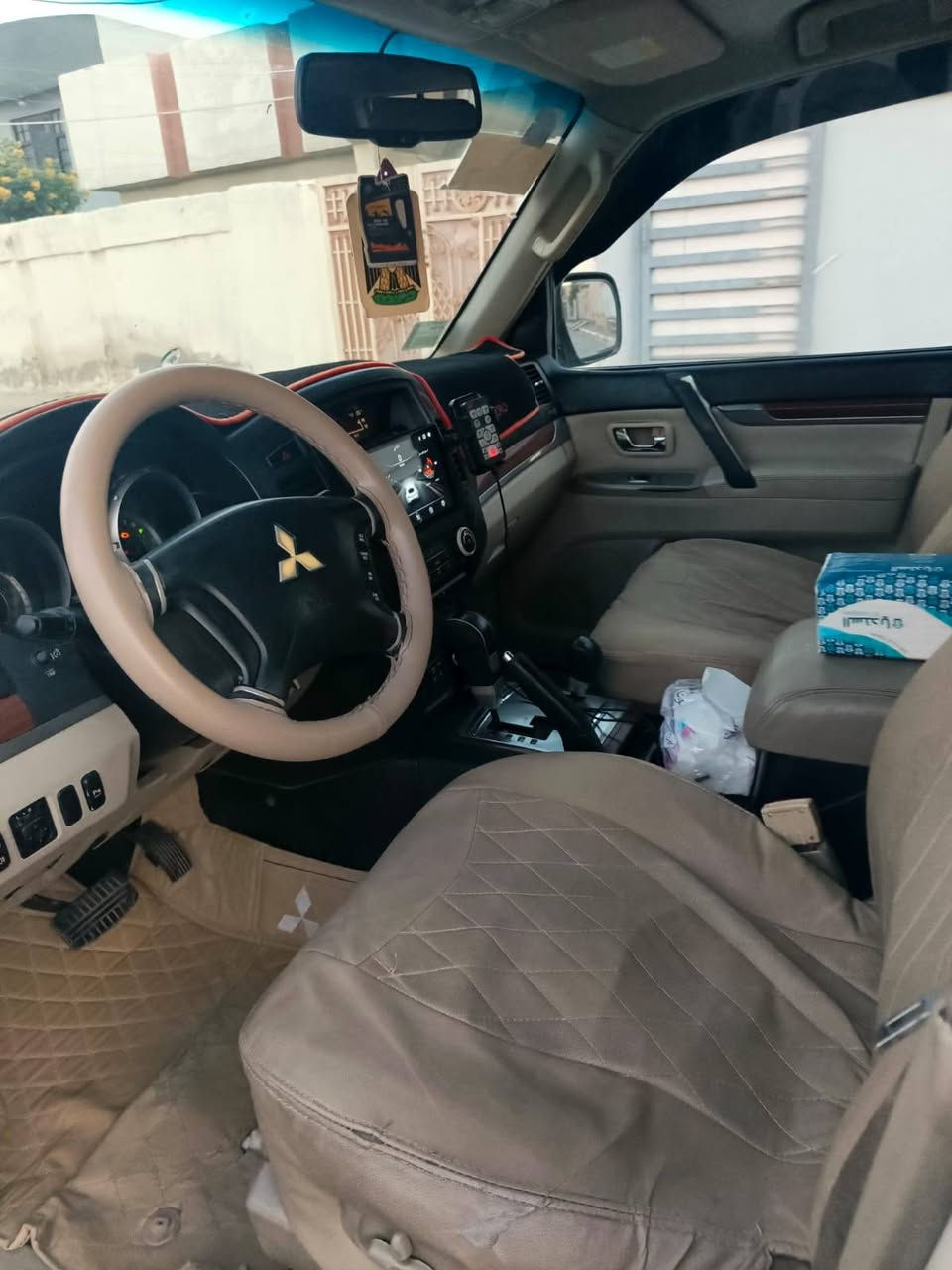 السلام عليكم. أعرض للبيع سيارة باجيرو موديل ٢٠٠٨. المحرك وناقل الحركة بحالة ممتازة، جميع الإطارات والمكونات الكهربائية تعمل بكفاءة، والصدام الأمامي جديد. السيارة بحالة ممتازة وجاهزة للاستخدام.

لوحات بغداد.

مسجلة باسمي.

محرك ٣٠٠٠ سي سي. فتحة سقف. مقاعد كهربائية. مقاعد مدفأة.

السعر: ١٢٣. للاستفسار، يرجى الاتصال على *********** 
***********
