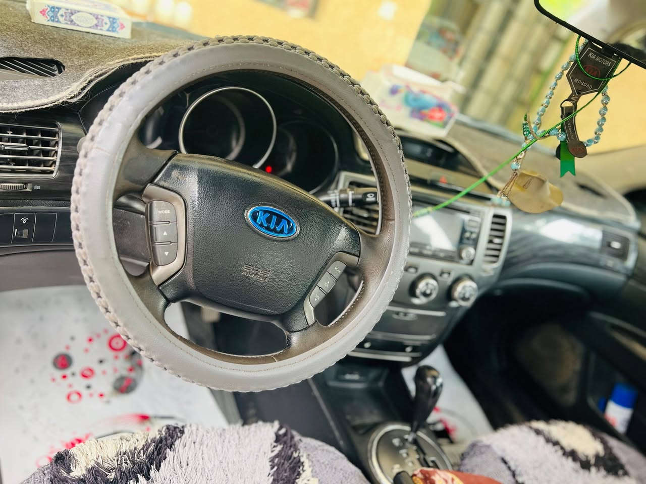 السلام عليكم
اوبتيما2010 محرك 2000 دوش وارد خليجي
حداديه كير محرك كله جاهز 
سياره لونها جارد بيها ضربه ب الجاملغ الايمن وطخطخات واضحه وصبغها جارد سنويه نافذه 2017 ماعليها اي غرامات سعر 87 وبيها مجال
إستفسار ***********
