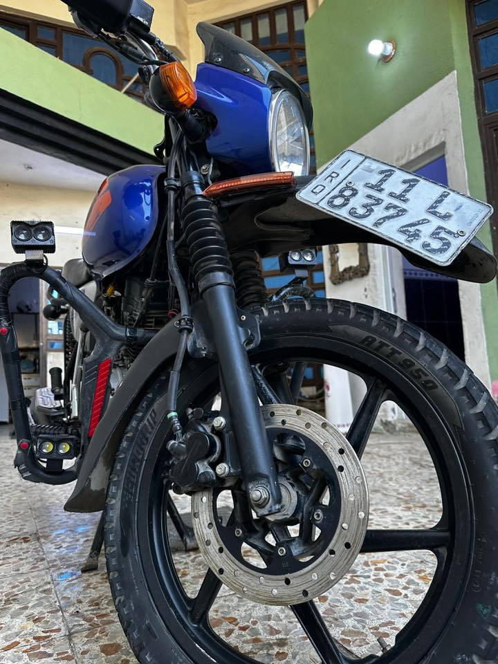 السلام عليكم بوكسر مديل 2023 مرقم انكليزي ثاني يوم احولك الدراجة كفالة عامة كشر ومكينة السعر 2,850,000 وبيها مجال بسيط العنون بغداد البلديات 
للاستفسار
  اتصال : ***********
واتساب : ***********
