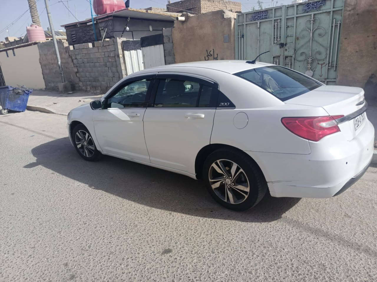 c200
2014
السياره خير من الله محرك كير كفاله 2400
بيه قطعتين جاملغ وبنيد بدون دواخل 
تبريد تدفئه.شاشه هزه جديده بدون مصرف تحويل مباشر

معروضه 88وبيه مجال

***********
