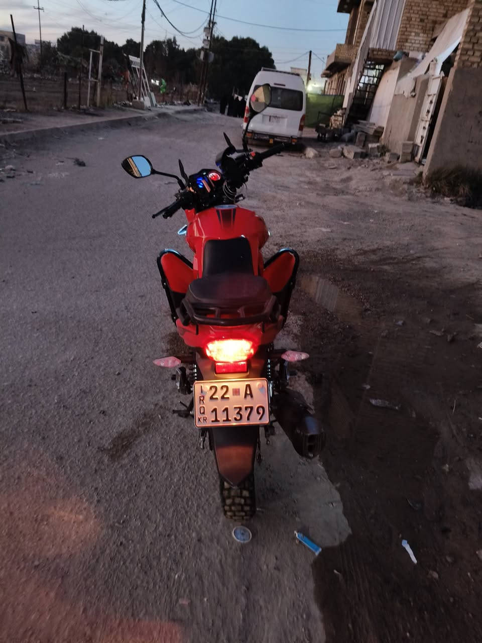 دراجه  ار كي 200 مرقمه رقم اربيل رقم انكليزي محرك مكينه ممفتوحه وخير من الله ماشيه 37 الف  بيهة حادث بصيط دبلات شوي بيهن عواج خفيف واضح بصور ولكفر مال العداد مكسور  السعر 2400000الشراي يجي خاص 
***********
