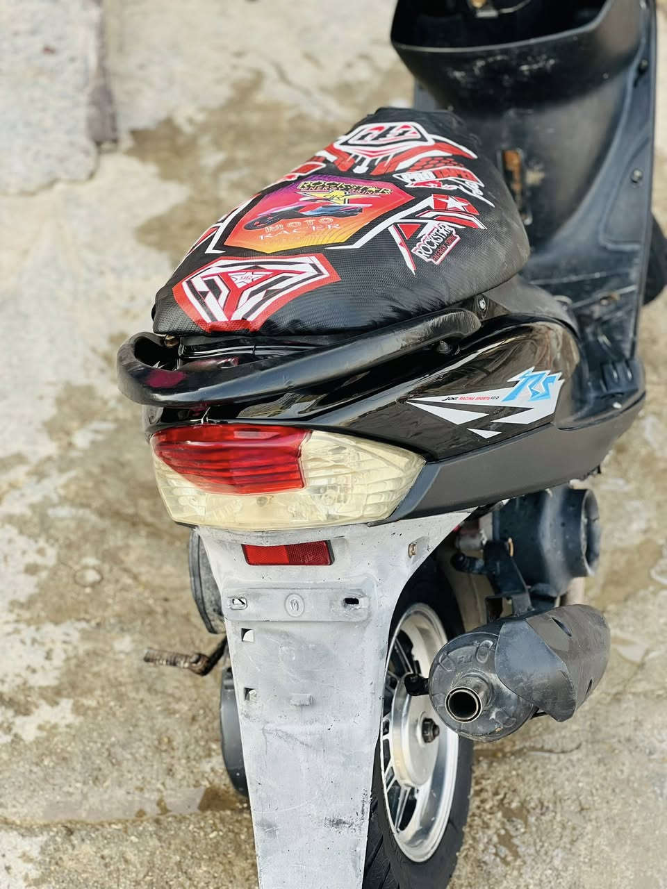 السلام عليكم شباب 🫡# مكان حله شارع 80
الانتصال على الرقم (( ***********)) بي واتساب 

    السعر ((525 )) وبيها مجال لشراي 

دراجه ماكس عدله للبيع موديل 2007 ياباني🖤

الدراجه خير من الله كفرات ختم واحد مكينه  نضيفه حيل 🖤🖤تايرات جلاتيني مع ويل نجمه الثقيل رياضي🖤 

🖤دبل رياضي امامي خلفي سلف رياضي 

🖤صالنصه FM.  الاصليه
