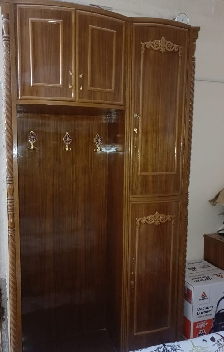 سلام عليكم للبيع غرفة نوم تسكام ضخمة و نظيفة بدون اي ضرر اخت الجديدة استعمال سنة و وياه ميز احذية ما مصوري

السعر 900 و بي مجال للشراي 
للاتصال و الاستفسار 
***********
