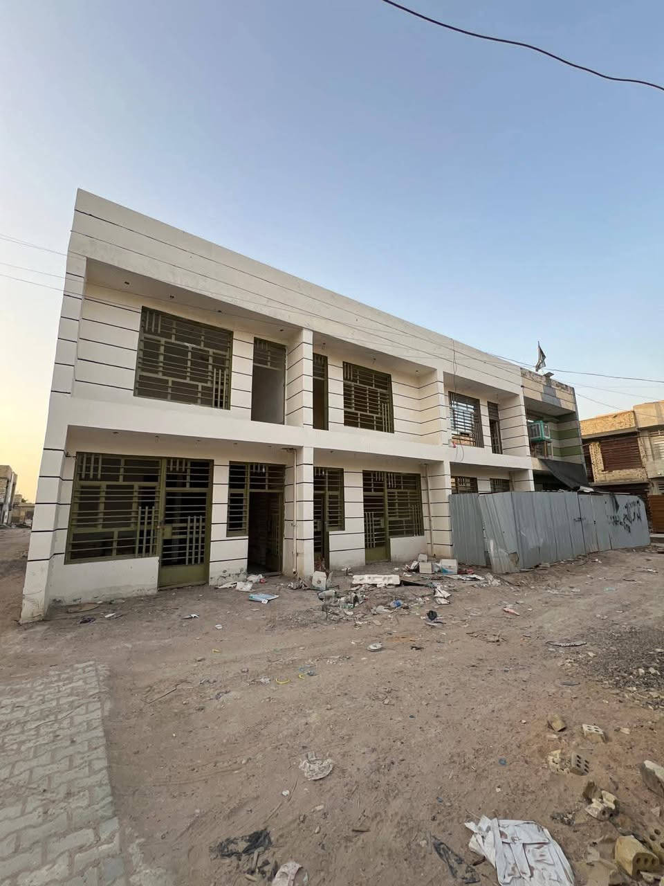 السلام عليكم
توجد ثلاثة بيوت للبيع زراعي سند 25 يوجد بها قرار محكمة في منطقة شاكر العاني الزراعية حي العدل بالقرب من شارع 15 مساحة البيت الواحد 50 متر واجهة خمسة متر ونزال عشرة متر يتكون البيت الواحد من مدخلين مدخل صالة ومدخل مطبخ وغرفة نوم وحمام والطابق الثاني يتكون من غرفتين نوم مع بالكون بسعر مناسب جدا 
للأستفسار الأتصال على الرقم ***********
