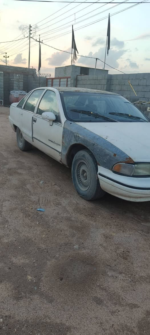 السلام عليكم 
دولفين للبيع  موديل 91  مكينه 3000  فيفيتي.  سنويه صاقطه بل 20    بدون غرامات   حرف اليف.  (بسمي. )  حداديه و تخم تايرات كهرباء كلهه شغاله .  كير مكفول  (مكينه. بيهه خيط كلش خفيف ).   مكاني البصره  ابو الخصيب   ***********
