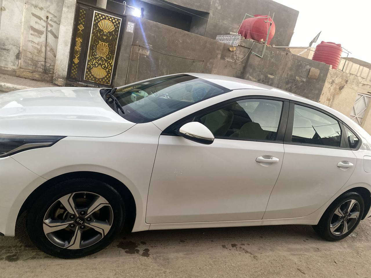 السلام عليكم رمضان كريم
سيراتو ١٩رقم بغداد بأسمي عداد  ٩٨ محرك ١٦٠٠
سونار مرفق بالمنشور جاهزه من كلشي تبريد خير من الله حداديه كير ومحرك مكفولات العنوان الخضر السعر ١٣٥ 
الاتصال  ***********
