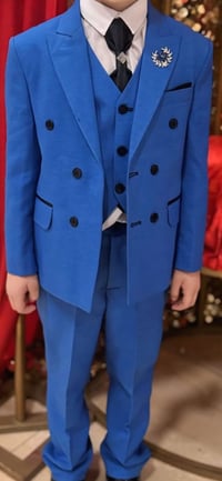 ملبوسات أطفال • مرة وحدة • عمر ٥ و١٠