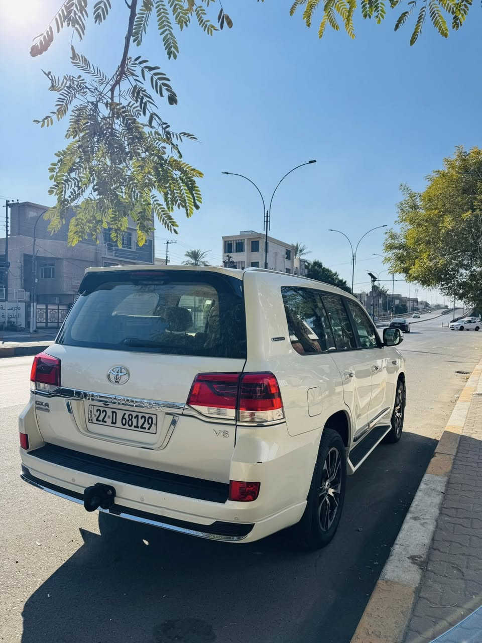 السلام وعليكم 
لاندكروز GXR موديل 2021 كراند تورنك شركات وفول مواصفات 
فتحة بصمة ابواب بصمة كشنات كهرباء كشن السايق ثلاث حركات صندوق كهرباء اربع كامرات 
حساسات وثلاجة ولباقي معروفة المواصفات 

مكفولة كفالة عامة من الصبغ والبارد والتبديل 
كلش جديدة وغرفتها زيرو تخم تاير جديد 
ماشية 120 الف كيلو متر واستخدام نظيف جداً
رقم اربيل بأسمنا / مكان السيارة بغداد 
للاستفسار : *********** 
السعر جداً مناسب / 535 ورقة / 53.500$
