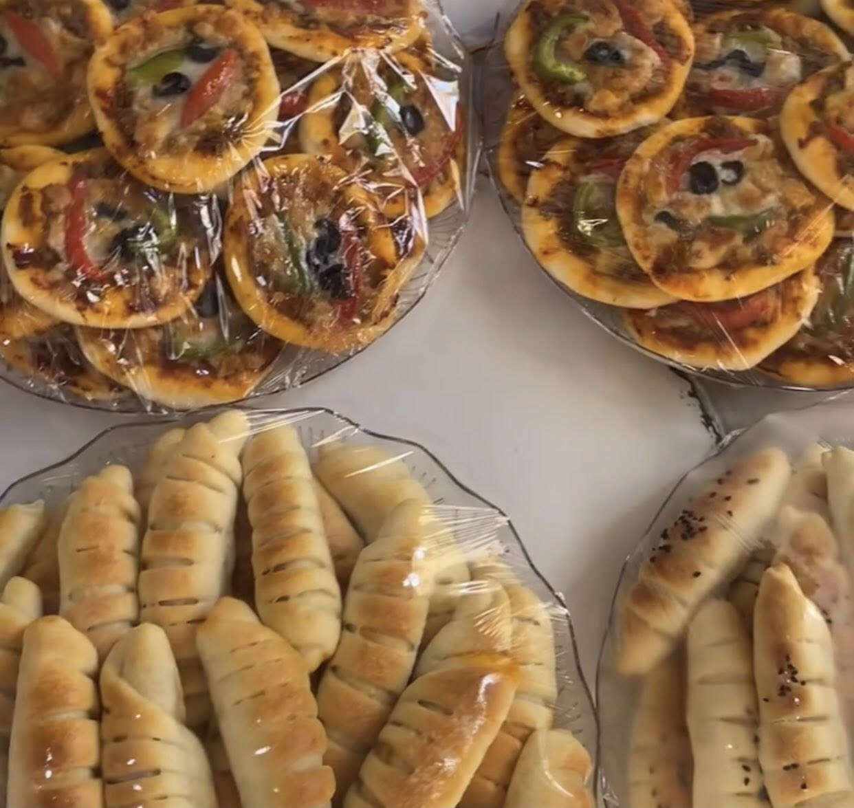 كليجه مشكل 
ايس كيك ، كرات الشوكلا ،خليه نحل ، دونات 
كيك عادي ،كيك بركاني،كيك ديسباسيتو ، 
لحم بعجين ، ميني بيتزا ،فطائر 
بورگ ، سمبوسه ، كبه ، دولمه ، مندي


**إذا كنت صاحب هذا الإعلان وتريد حذفه لأي سبب، رجاءا أرسل رسالة إلى الدعم الفني**