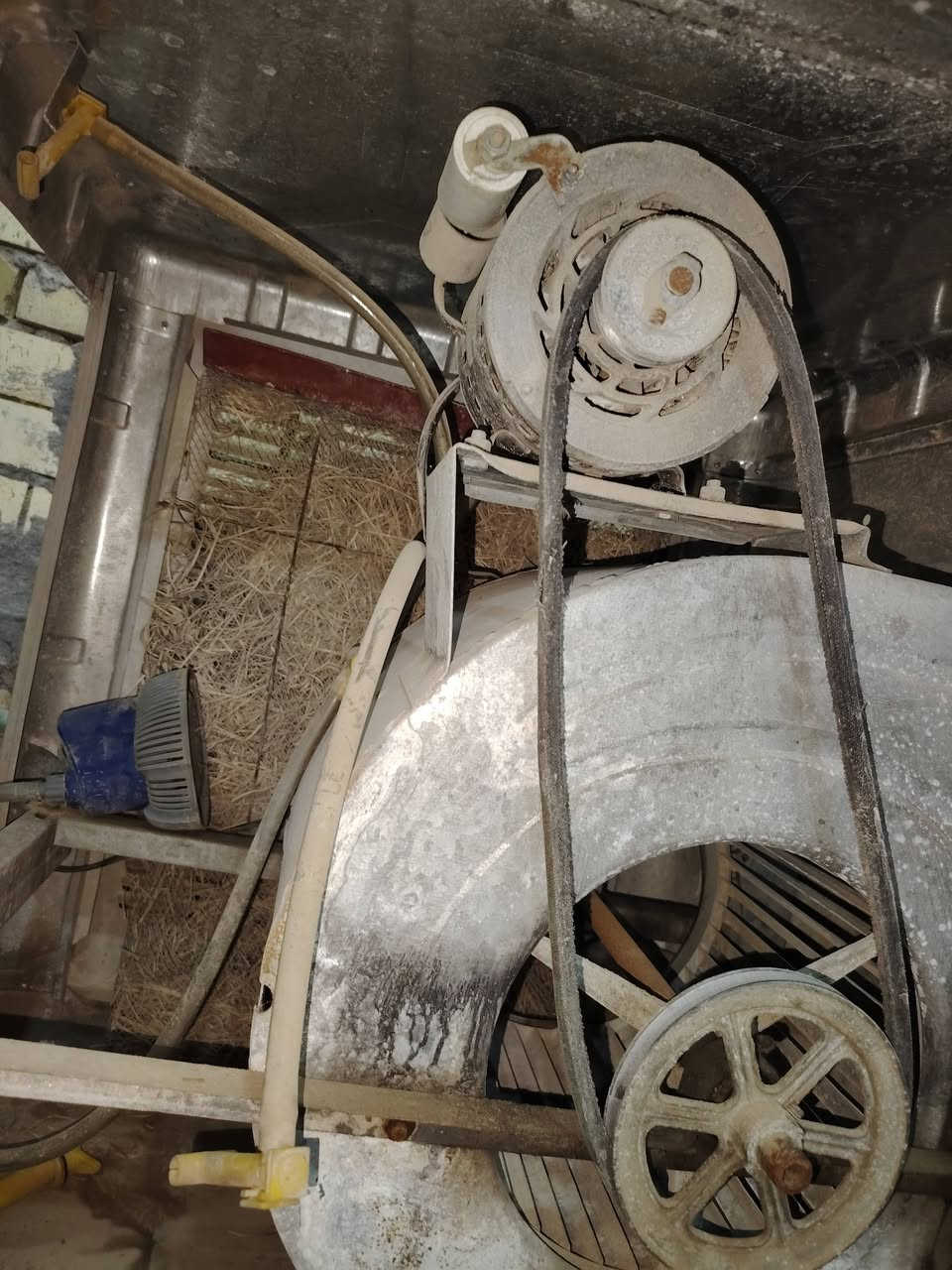 مبرده حجم 2500 نضيفه وجاهزه وباسكل جديد الله شاهد جبته الابني طلع جبير عليه ميكدر يسوقه اثنينهن 100 الف مكاني الرئاسة كاع ابو علي الدراجي رقم الهاتف ***********
