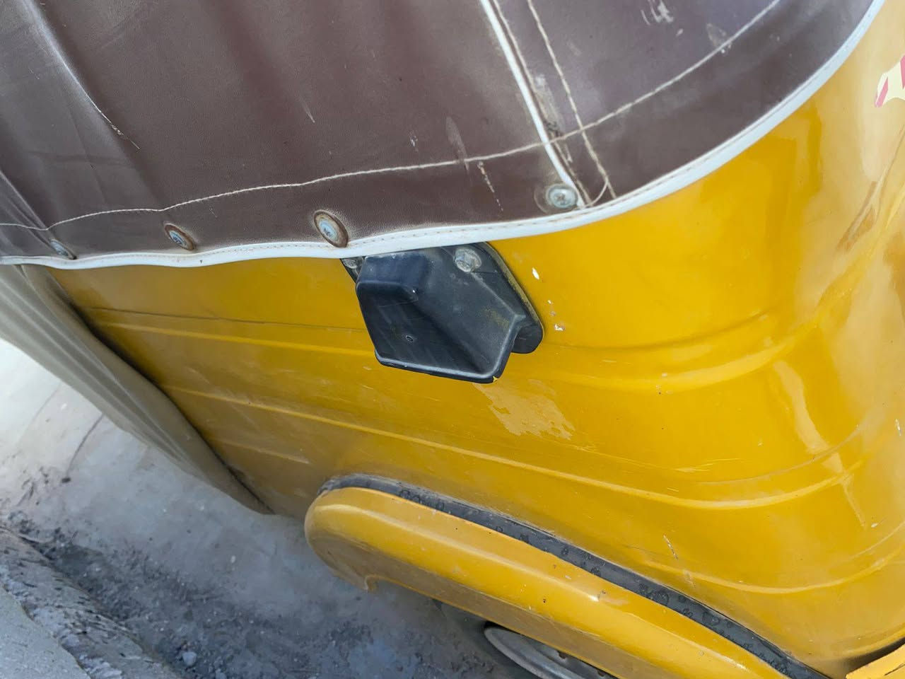 السلام عليكم تكتك موديل 18المحرك 22قبل اسبوع من شادينه أوراق اصولي المصطفى كشره ما بيه ضربه نضيف السعر 4300 وبيه مجال الرقم ***********
