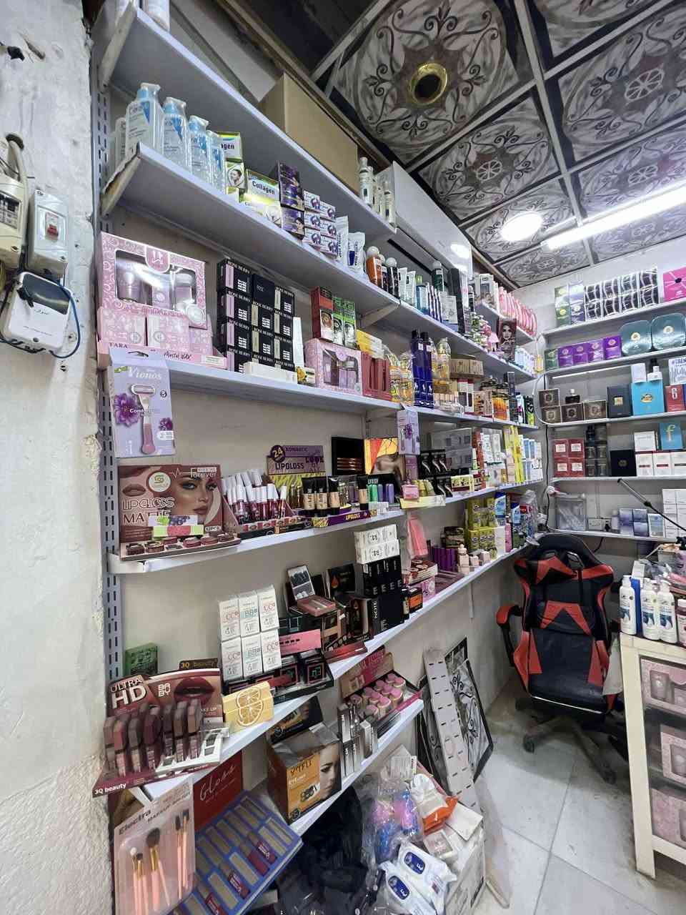 كوزمتك للبيع بسعر مناسب موقع تجاري شارع سيد علي غرابي مقابل مؤسسة العين الايتام مقابل ازياء نازلي 
مكلف بنشر الاستفسار اتصل ***********
