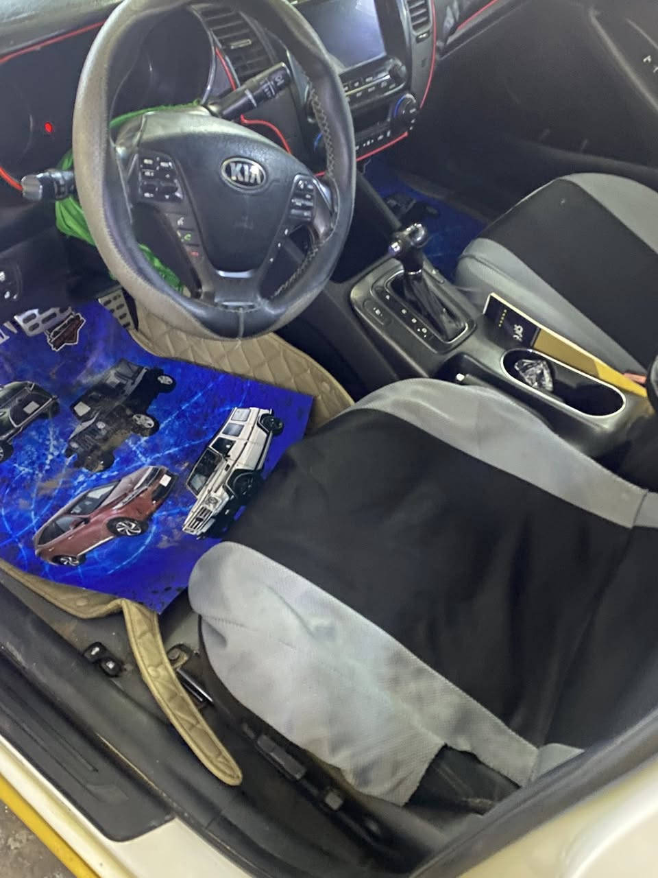 فورتي 2014 وارد كندي مكينه  2000وسونار دخل المنشور
السيارة فول مواصفات 
مكينه جديده جديد ترايك زيرو كير بلادي 
صدر امامي خلفي جديد
تخم تاير جديد
منظومه تبريد جديده 
سياره جدا نضيفه
دوشمه كشنات وارضيه وجنطه جديده  
رقم بغداد  
هيئه غرامات مصفره 

السعر 100 بيها مجال


**إذا كنت صاحب هذا الإعلان وتريد حذفه لأي سبب، رجاءا أرسل رسالة إلى الدعم الفني**