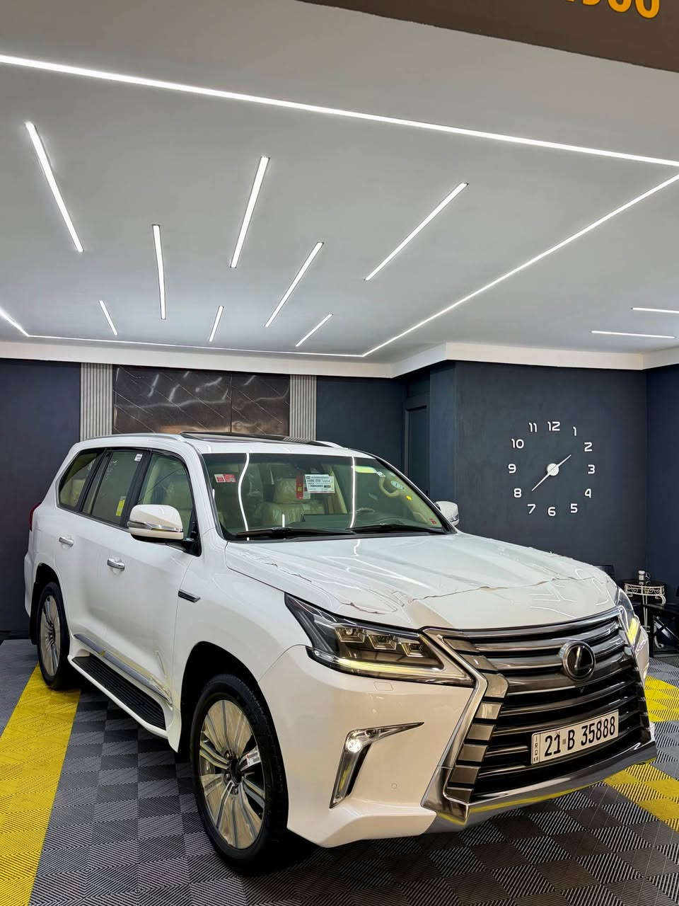 لكزس سبورت 2016  LX 570   برمي
‎مكفولة كفالة عامة من الدعامية إلى الدعامية  
‎بدون صبغ، بدون حوادث، بدون رصعات، بدون حتى خدوش  
‎الدعاميات بدون صبغ، رمل أبيض، لحية بدون صبغ، بقية السيارة بشرط  
                                                                سعر 598
‎ ***********ره قم صاحب     
‎ داخل بيجي بسمطين + + سماعة بيادي موجودة  
‎المسافة المقطوعة:88,000 كلم 

‎فول مواصفات:  
‎- بصمة  
‎- نظام منع الانزلاق  
‎- ورقة البيانات  
‎- كراسي جلد تعمل بالتدفئة والتبريد  
‎- نظام التحكم بالاحتلال  
‎- رأس ديفيد  
‎- 5 كاميرات  
‎- ثلاجة  
‎- زينون  
‎- جلد جاف  
‎- تدفئة وتبريد  
‎- خزينة  
‎- هواء مزدوج  
‎- نظام Eco Sport  
‎- حساسات خلفية  
‎- مرايا كهربائية  
‎- فتحة سقف  
‎- باب خلفي كهربائي  
‎- رادار أمامي  

‎المحرك والقير بحالة ممتازة ولم يتم فتحهما  
‎السيارة نظيفة جدًا، كل شيء يعمل بشكل صحيح  
‎السيارة مؤمنة حتى عام 2029  
‎السيارة باسم المعلن، مع إمكانية التحويل والترخيص  
‎السيارة خالية من الديون، التمويل كامل من جميع النواحي  

‎نظافة السيارة 100%، تم عمل صيانة دورية بانتظام، بدون أي نقص  
‎السيارة ملك للبيت، لا يوجد بها أي نقص، وتحتوي على 4 إطارات جديدة  

‎البيع نقدًا أو تحويل بنكي، مع إمكانية عمل وكالة  
‎السيارة موجودة في السليمانية  
‎رقم صاحب ***********

‎.:: السعر خاص ب رسالة خاص ::. السليمانية, العراق
