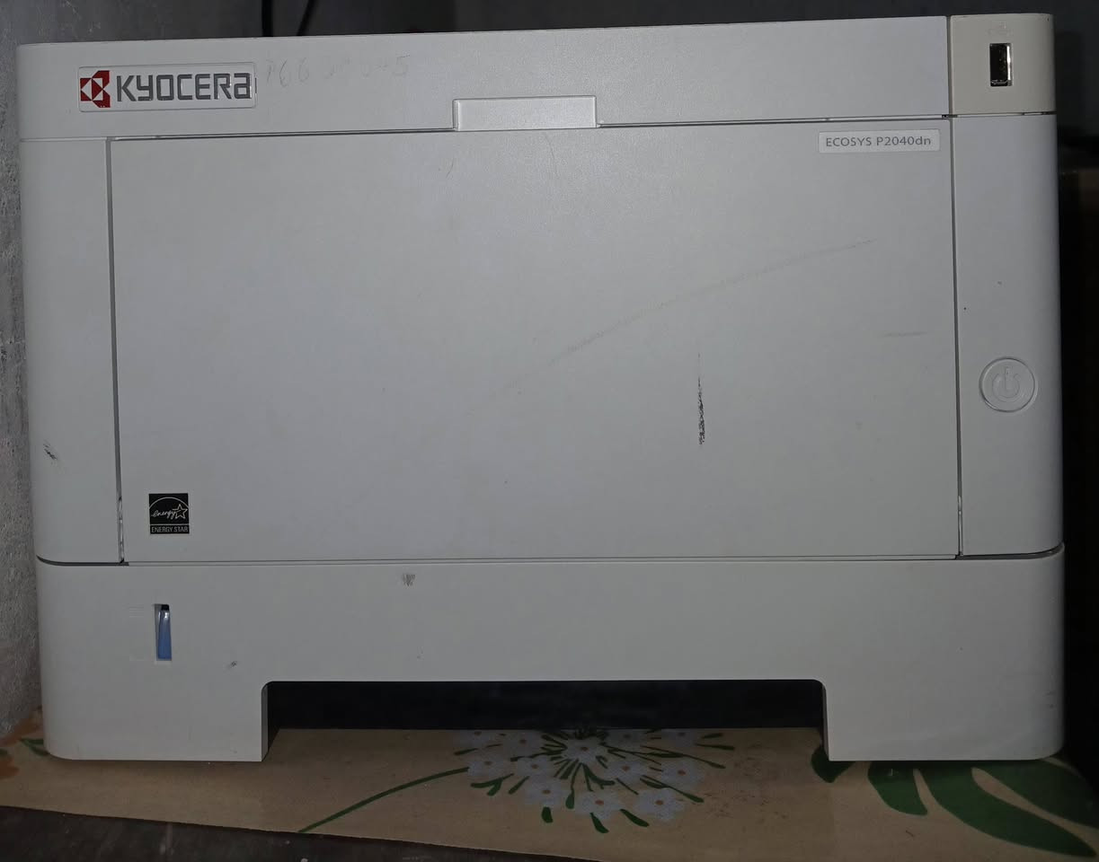 طابعة كيوسيرا ابيض واسود P2040 dn 
استعمال خفيف
لمن يهمه الأمر


**إذا كنت صاحب هذا الإعلان وتريد حذفه لأي سبب، رجاءا أرسل رسالة إلى الدعم الفني**