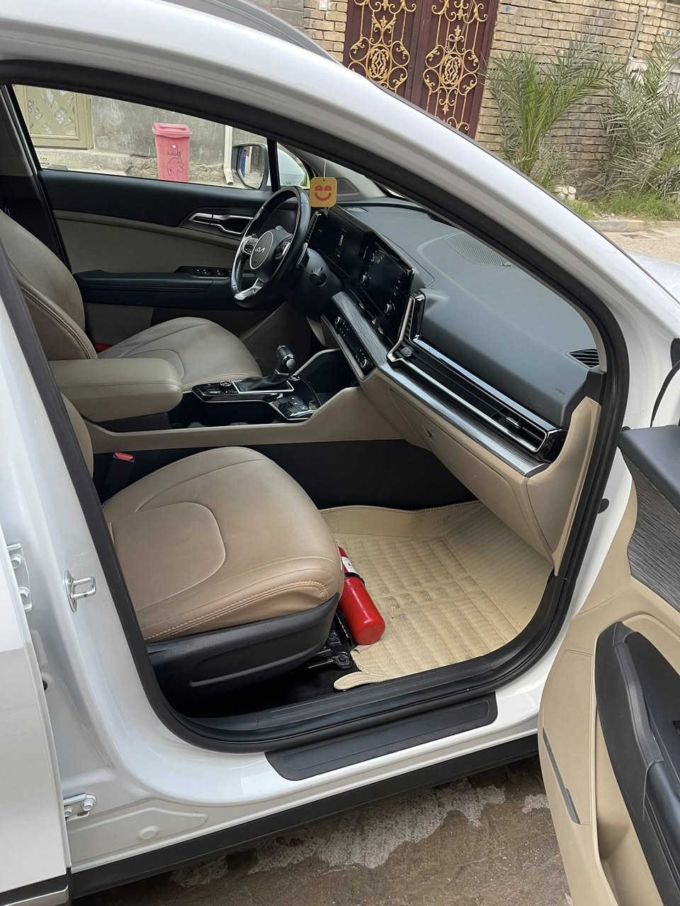 السلام عليكم
سبورتج 22خليجي اربيل 
ماشيه 68ألف 
كشن سائق كهرباء 
تدفئ كشنات 
صندوق كهرباء 
بيهه بارد صغير بالباب الوره 

السعر 200دفترين 
بغداد البلديات 
***********
