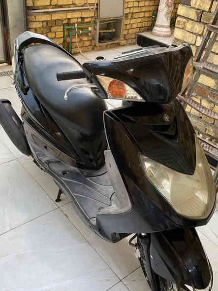 سلام عليكم شباب دراجه سكنس فحل نضيفه مبدل بيها الاويل بم مال الدهن كلشي شغال بيها بس دراجه بيها خنكه تختنك اعتقد صوندات يعني وحده من صوندات مطمومه الدراجه كابريتر شاده جديد والباتري مالها هابط فقط كلشي مابيها واوراق وبسمي سعر الدراجه 550 بس للشراي يتصل رجاً هذا رقمي  ***********
